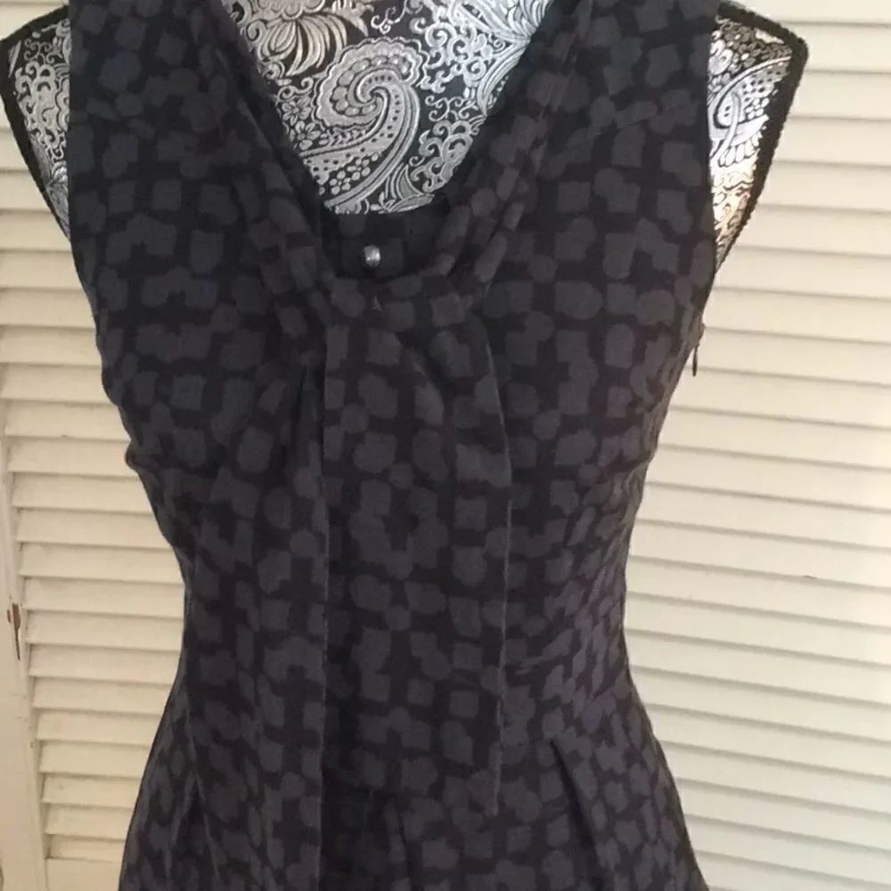 NWOT Trina Turk Tie Slight Flair Dress. Size 2